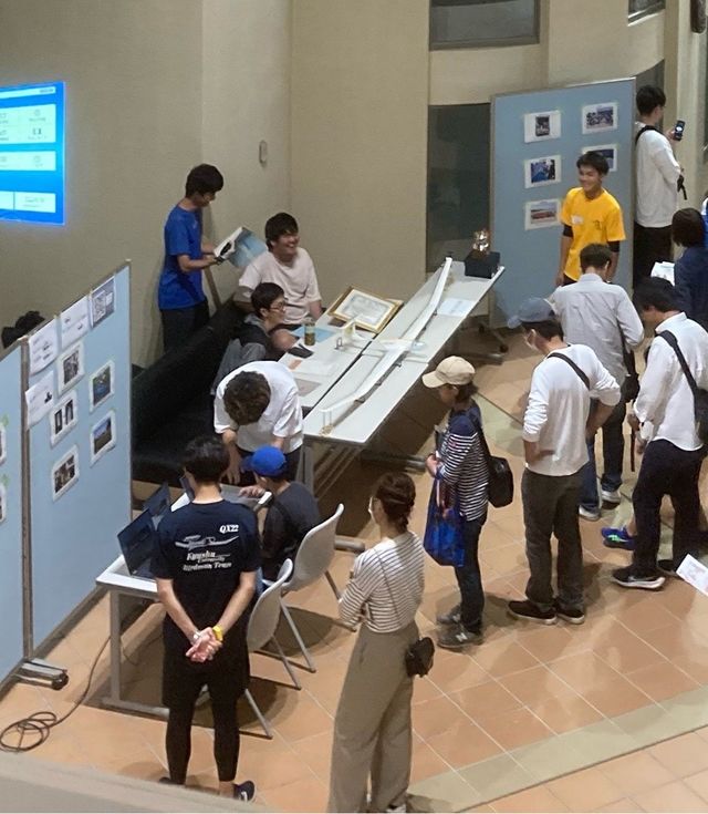 鳥人間チームの機体の展示